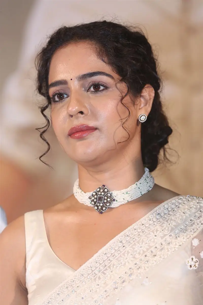 Malvi Malhotra In Sleeveless White Saree